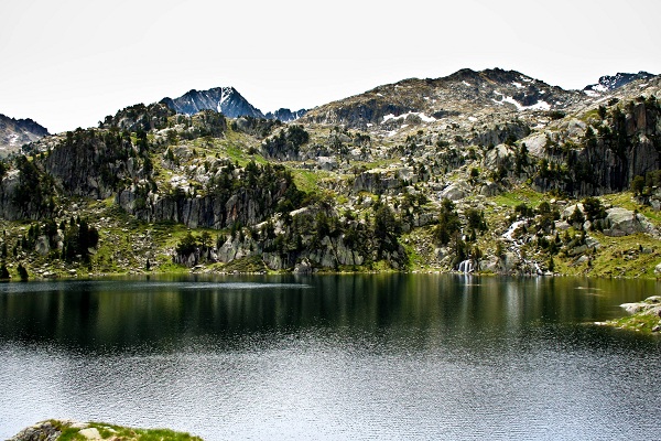 hiking in spain lake