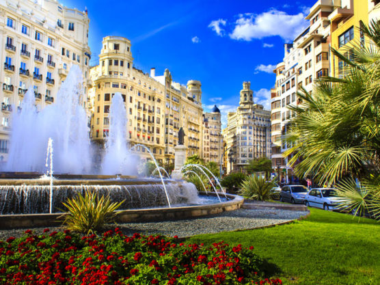 city break valencia Plaza del Ayuntamiento