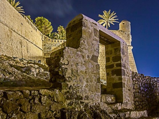 photos of peñíscola door old town