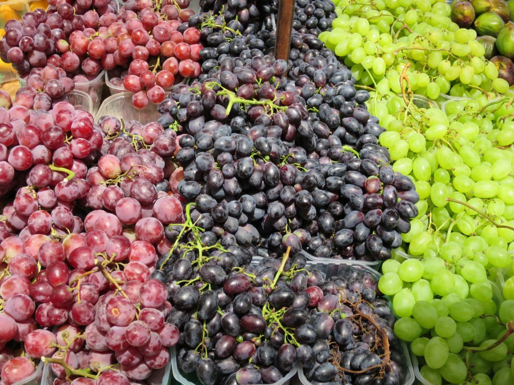 markets majorca grapes