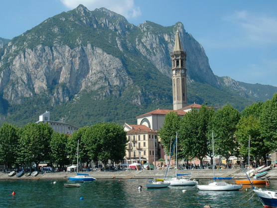 lake como village of lecco