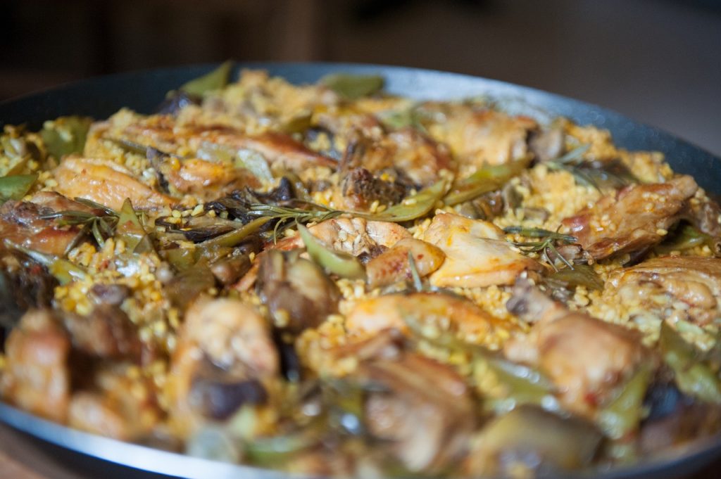 spanish foods paella valenciana muchosol