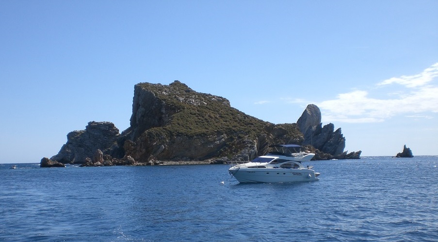what to do in roses medes islands