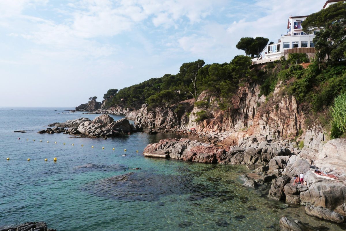 what to do in roses cove costa brava