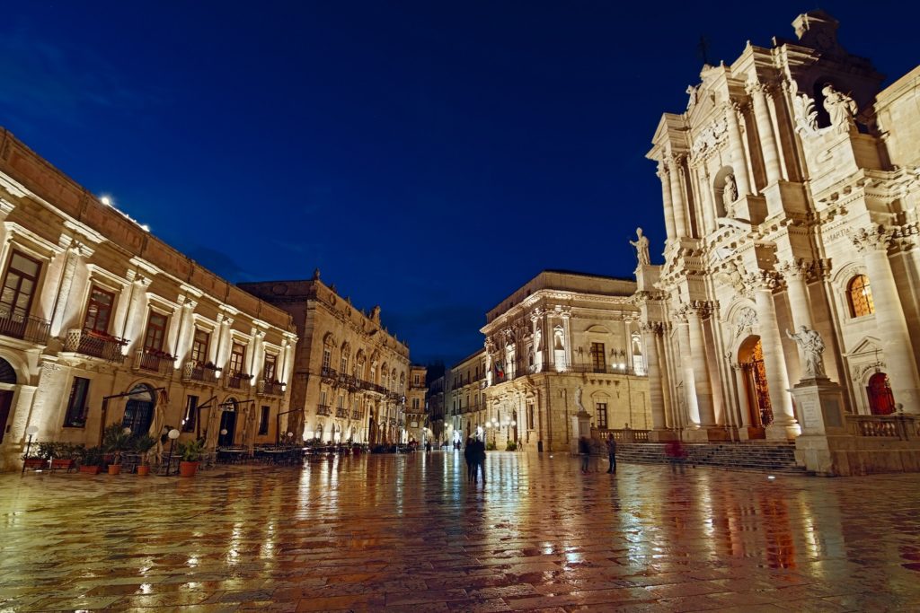 what to do in sicily Piazza Duomo Syracuse