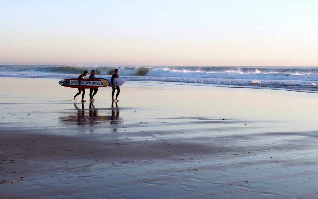 surf spots in portugal carcavelos