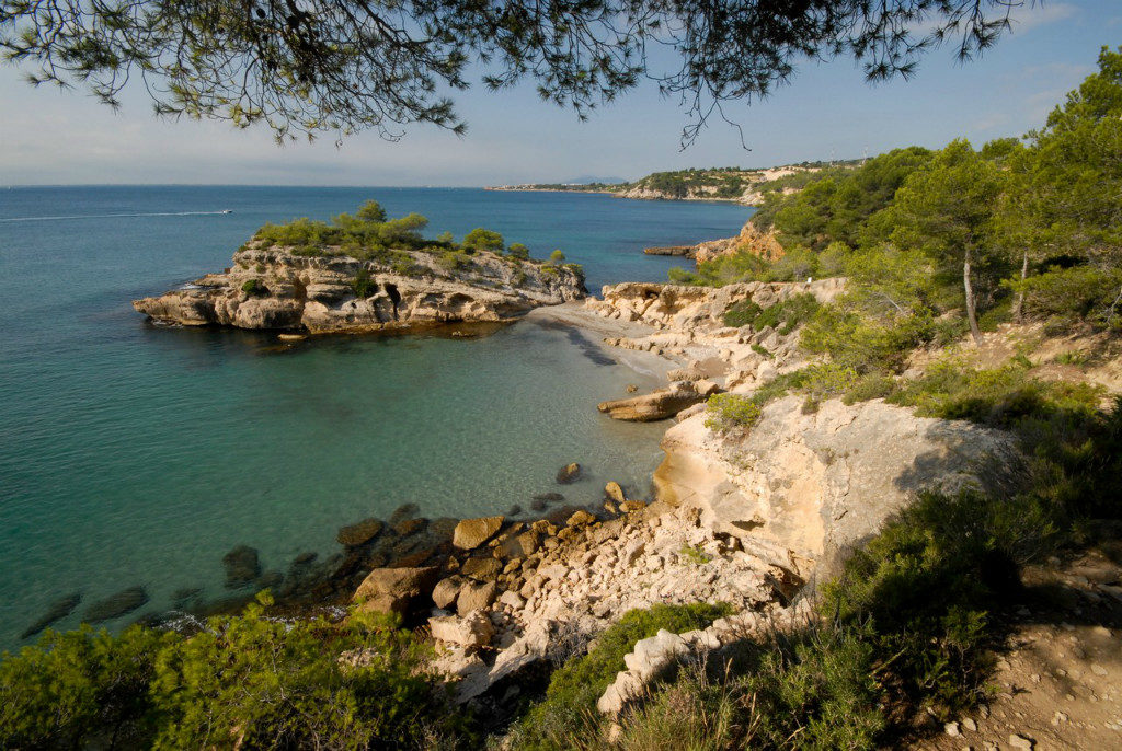 coves-of-Tarragona-cala-illot-muchosol