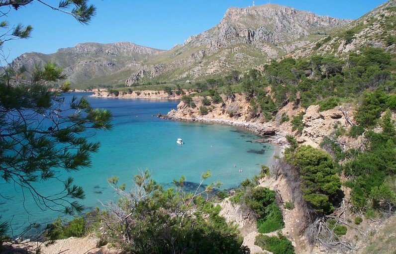 Couple-holidays-Menorca